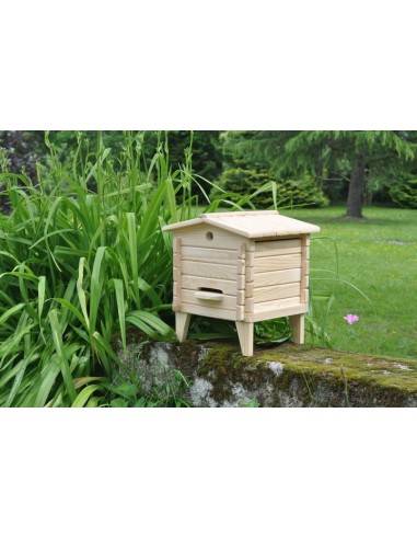 Klassischer Bienenstock aus Holz