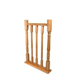 Parapetto in legno con balaustre tornite su misura