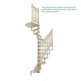 Escalier hélicoïdal en sapin avec palier et garde-corps