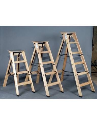 sgabello lionese in legno