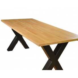 Houten tafel met X-vormig metalen onderstel 2
