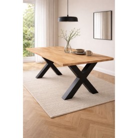 Houten tafel met X-vormig metalen onderstel