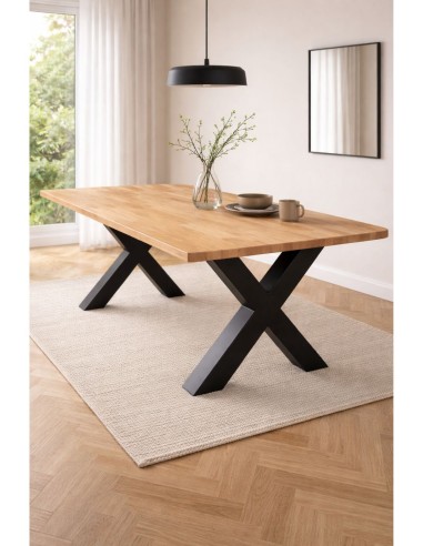 Houten tafel met X-vormig metalen onderstel