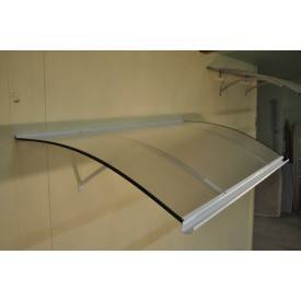 Abfallendes Vordach aus Aluminiumprofilen und Polycarbonatplatte