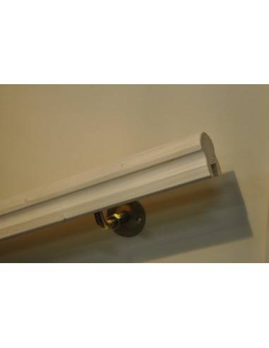 Pasamanos de abeto tradicional moldurado