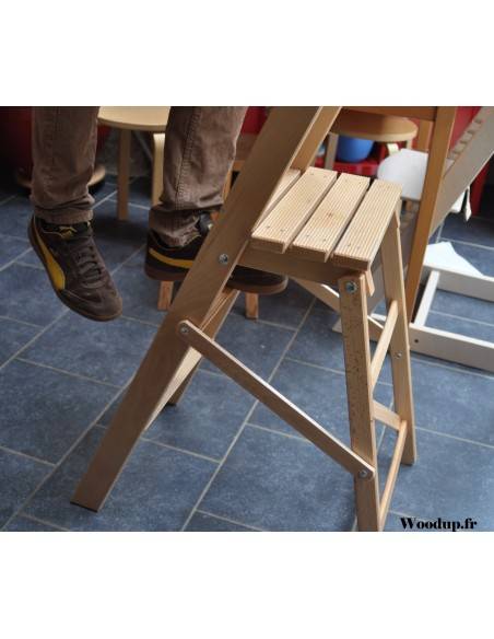 Escalerilla de madera + barra de apoyo