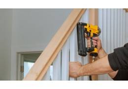 Comment installer une rampe en bois comme un pro ?