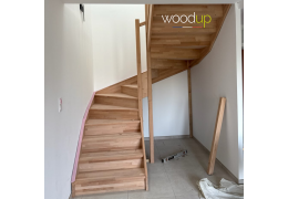 Un escalier double quart tournant en hêtre, alliance parfaite entre design et confort