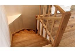 Comment lasurer un escalier en bois brut sans effort ?