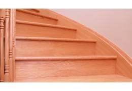 Escalier en hêtre brut : comment assurer la protection du bois ?