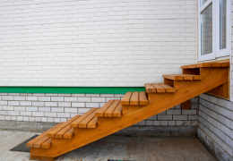 Peindre un mur avec une montée d'escalier : les clés pour réussir
