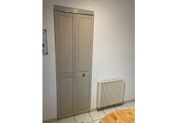 Porte pliante ou porte classique : une solution astucieuse pour gagner de la place devant un placard