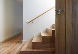 Couleur d'un couloir avec escalier : comment faire le bon choix