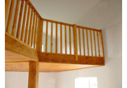 Décaper un escalier en bois par aérogommage ? Guide complet